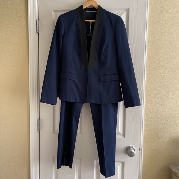 Banana Republic Navy Blue Tuxedo Blazer (size 6) - Picture 6 of 11